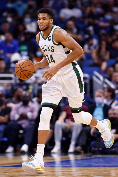 Giannis Antetokounmpo Stats, Height, Weight, Position, Draft .